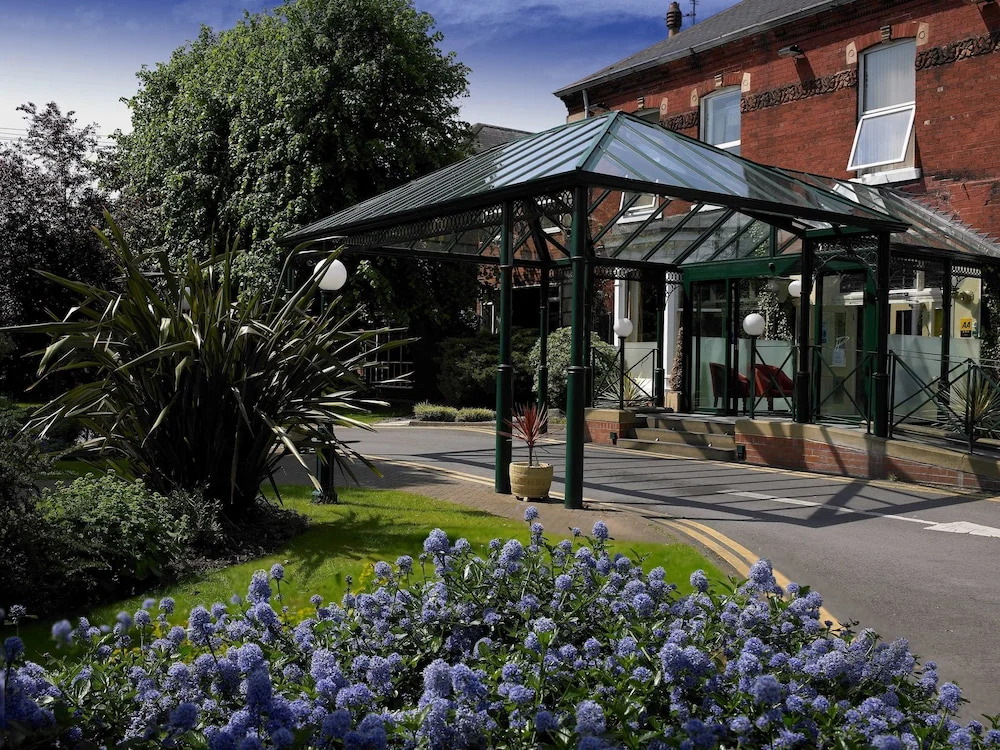 Parkmore Hotel & Leisure Club