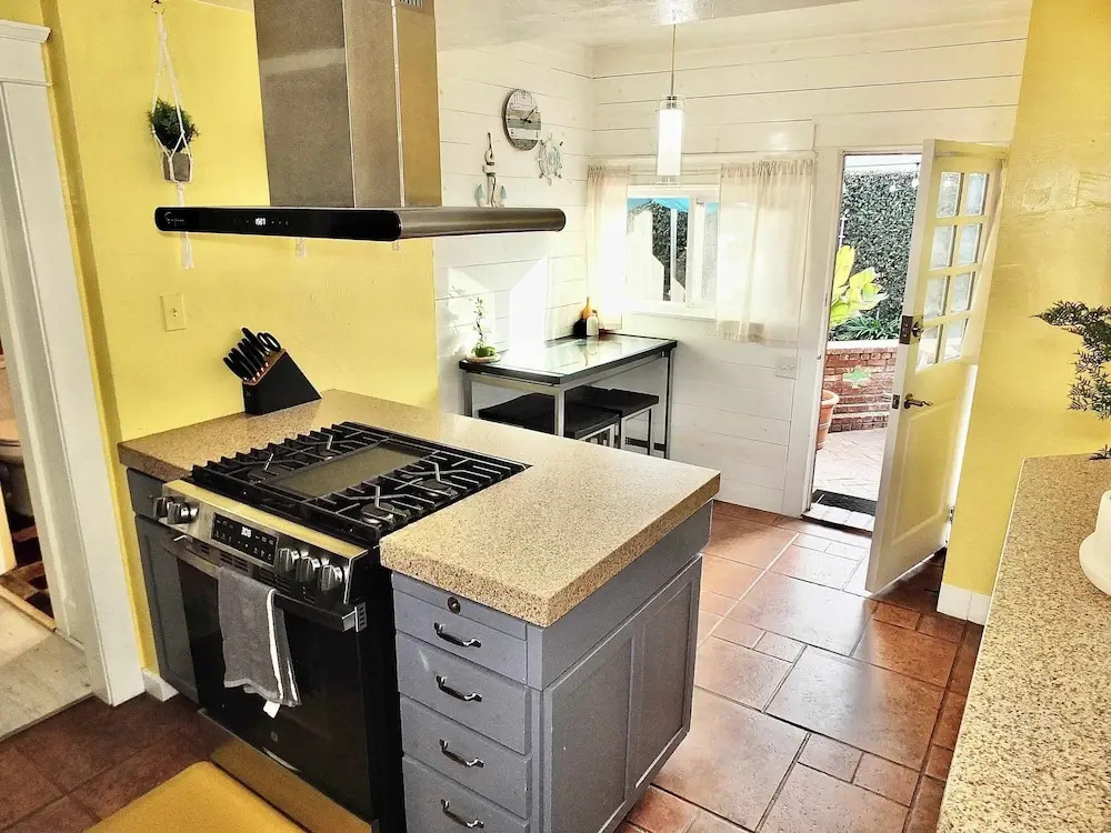 Eastside Garden Hideaway  For 4, Perfect Location for World Cup Attendees!