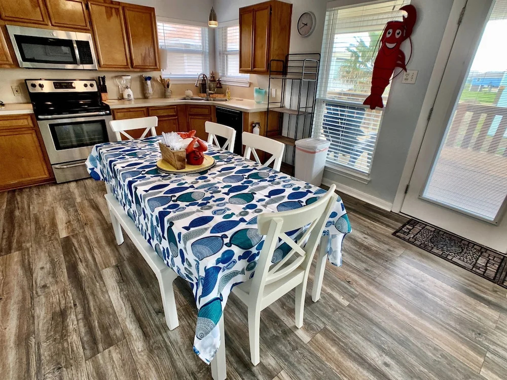 Lobster Roll 3 Bedrooms 2 Bathrooms Home