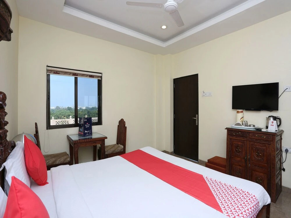 OYO 10453 Hotel Paradise