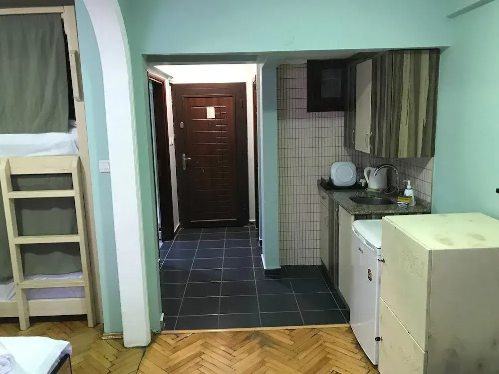 YOLO Hostel