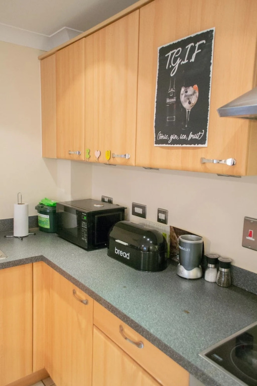 Bright 2 Bedroom Flat With Parking in Oxford
