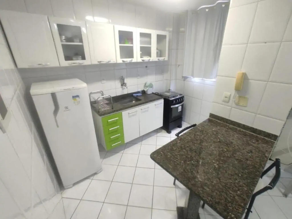 Lindo apartamento com Wi-Fi a 370m da Praia do Morro, próximo ao Marlim Azul e à Av Paris