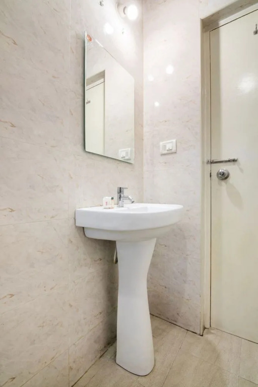 OYO 10026 Hotel Kings Suites