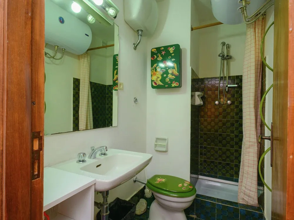 Lovely Apartment on a Beautiful Property Near the sea