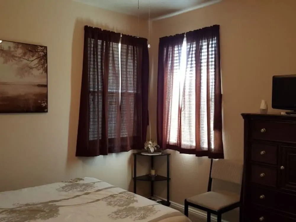 Charles And Carrie Linn 2 Bedroom Condo