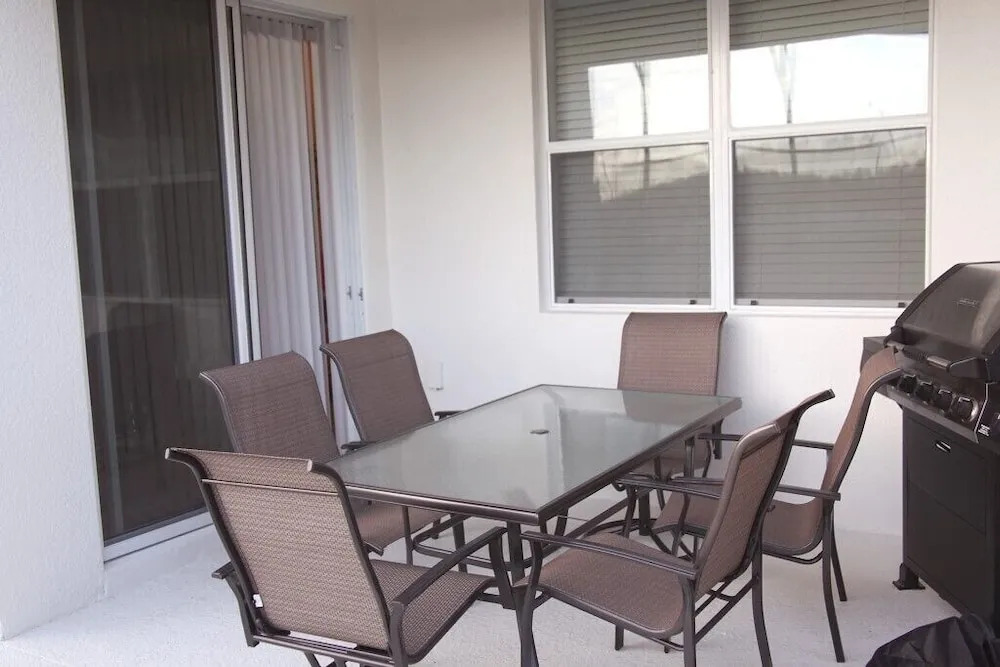 Beautiful 4 Bedroom Home Accommodates 10 Guests Home