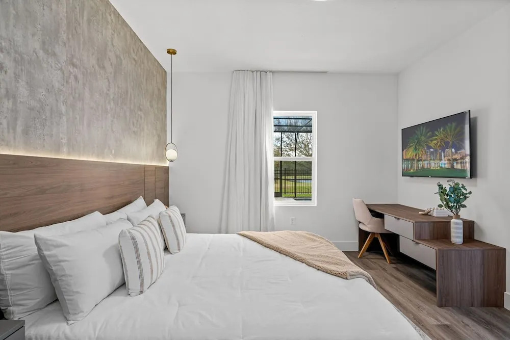 Stylish Home 15 Min to Magic