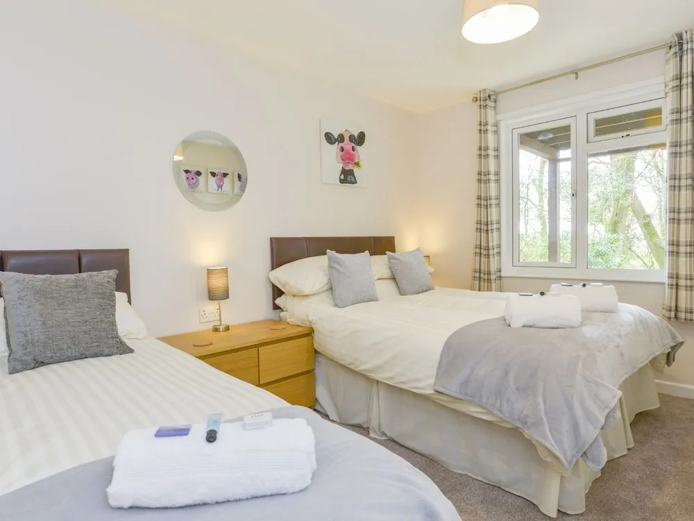 12 Valley Lodge
