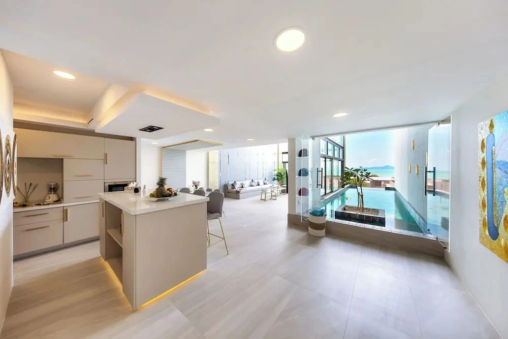 Massive 4 Bedroom with Cinema & Gym