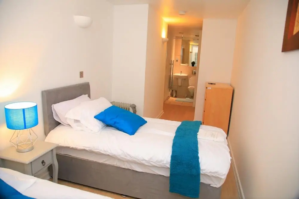 NEW Cosy 3BD Flat Minutes to Leeds City Centre