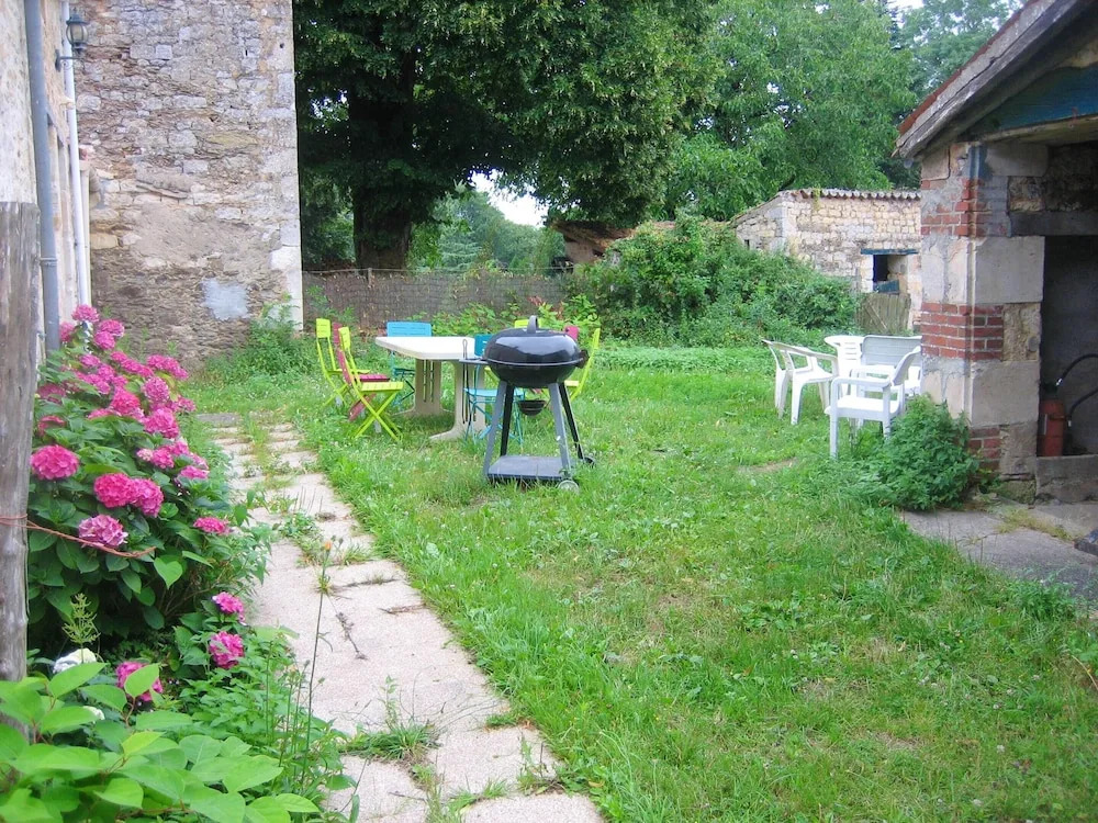 House With 5 Bedrooms in La Caillère-saint-hilaire, With Enclosed Gard