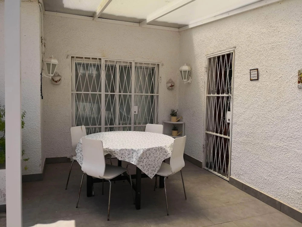 Villa con gran piscina en zona residencial