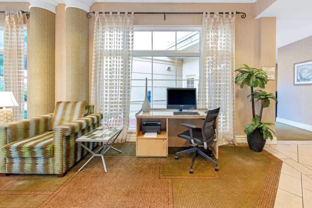 La Quinta by Wyndham USF