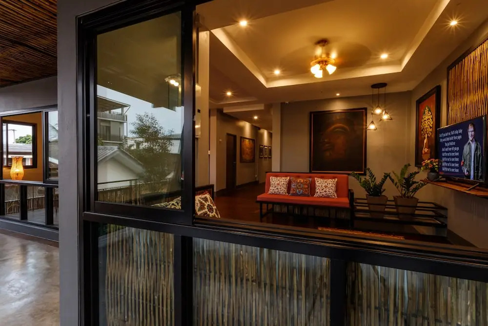Hostel One Art and Gallery