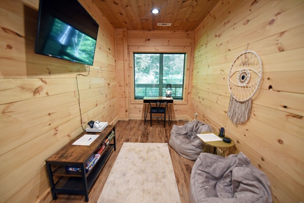 Hidden Creek Cabin by Escape to Blue Ridge