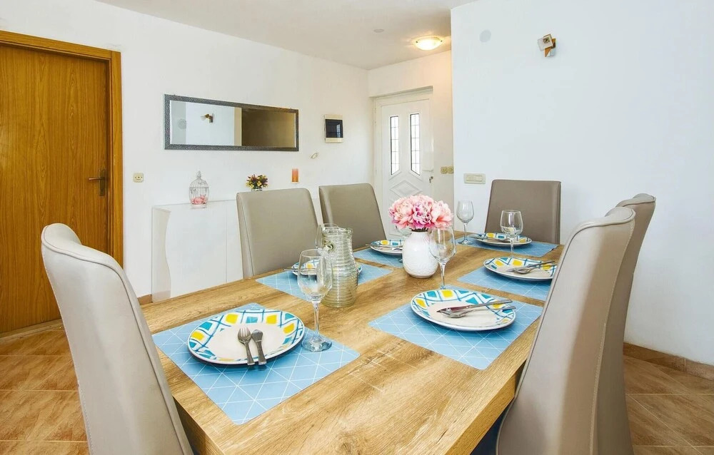 Awesome Home In Sutivan