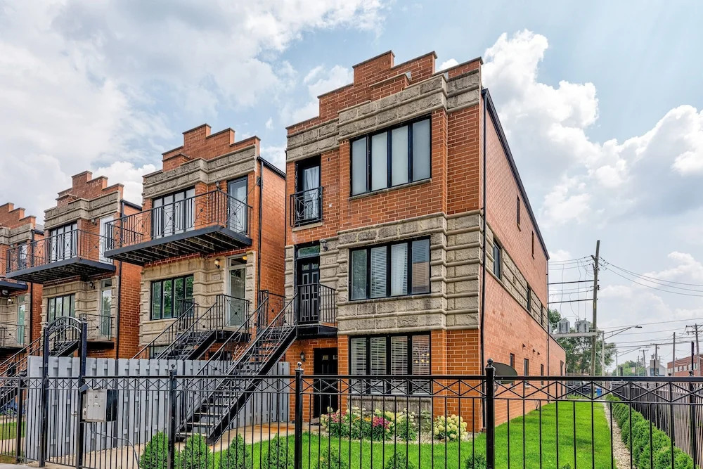 3 Beds, 2BA Condo NearDowntown & Park by AllSet Turnover