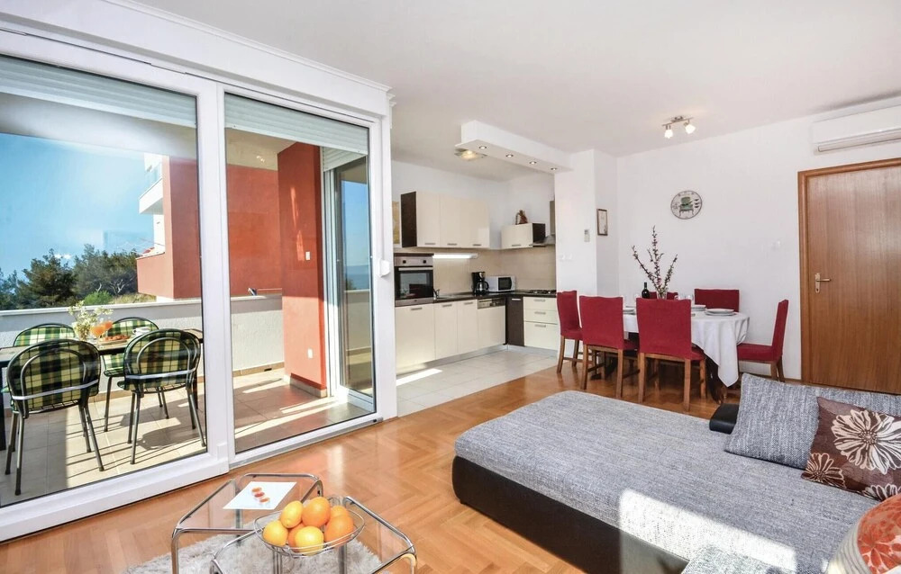 Amazing Home in Podstrana With Wifi and 2 Bedrooms