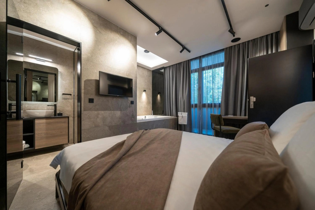 VELVET rooms & more