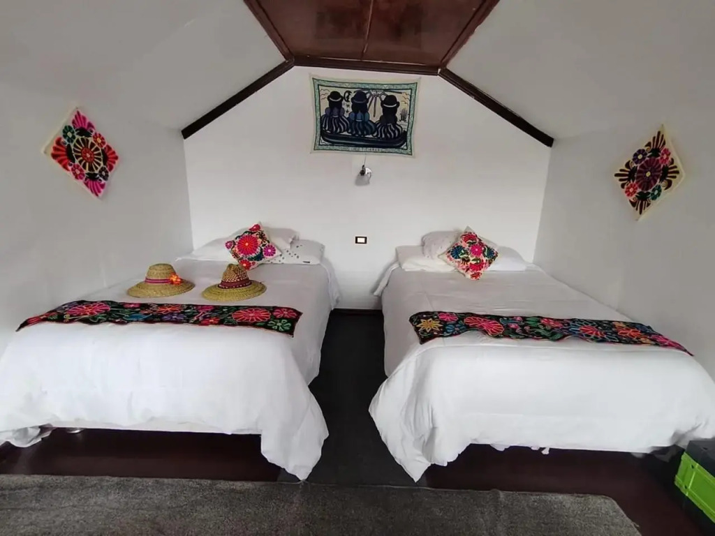 Uros Mamá Kota Lodge
