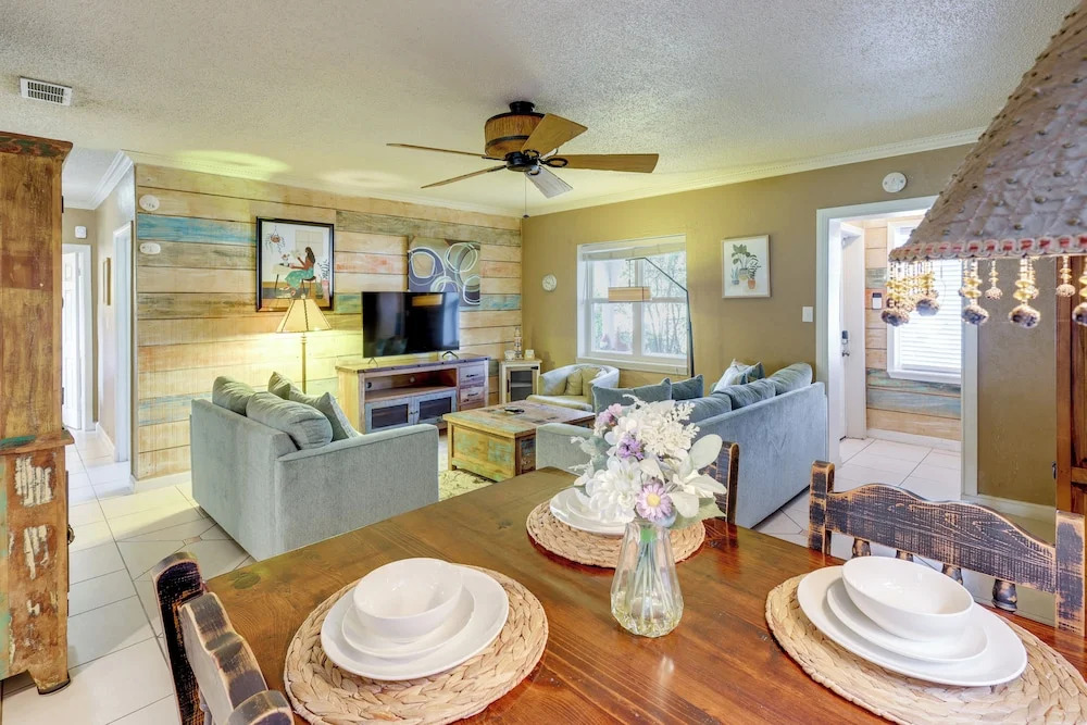 Deck, Fire Pit & Grill: Port Isabel Home!