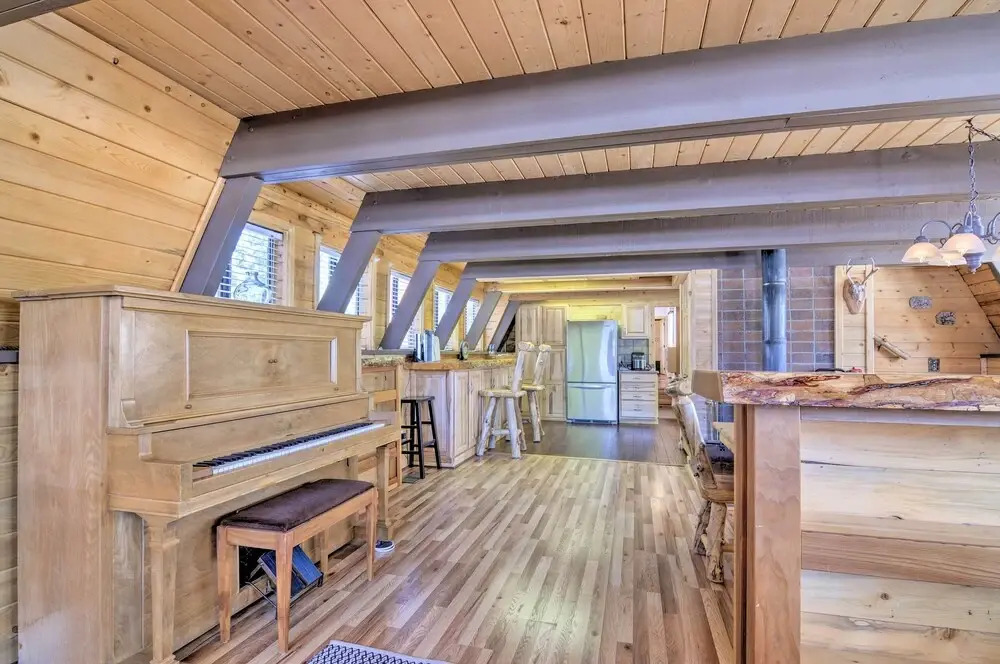 Spacious Duck Creek Village Cabin w/ Hot Tub