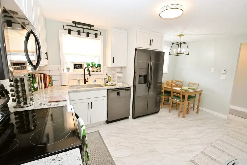 Modern Home Just Mins to Notre Dame 52723