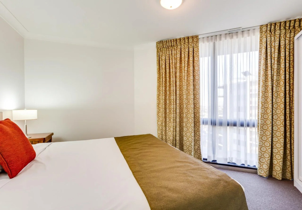 Hillcrest Apartment Hotel