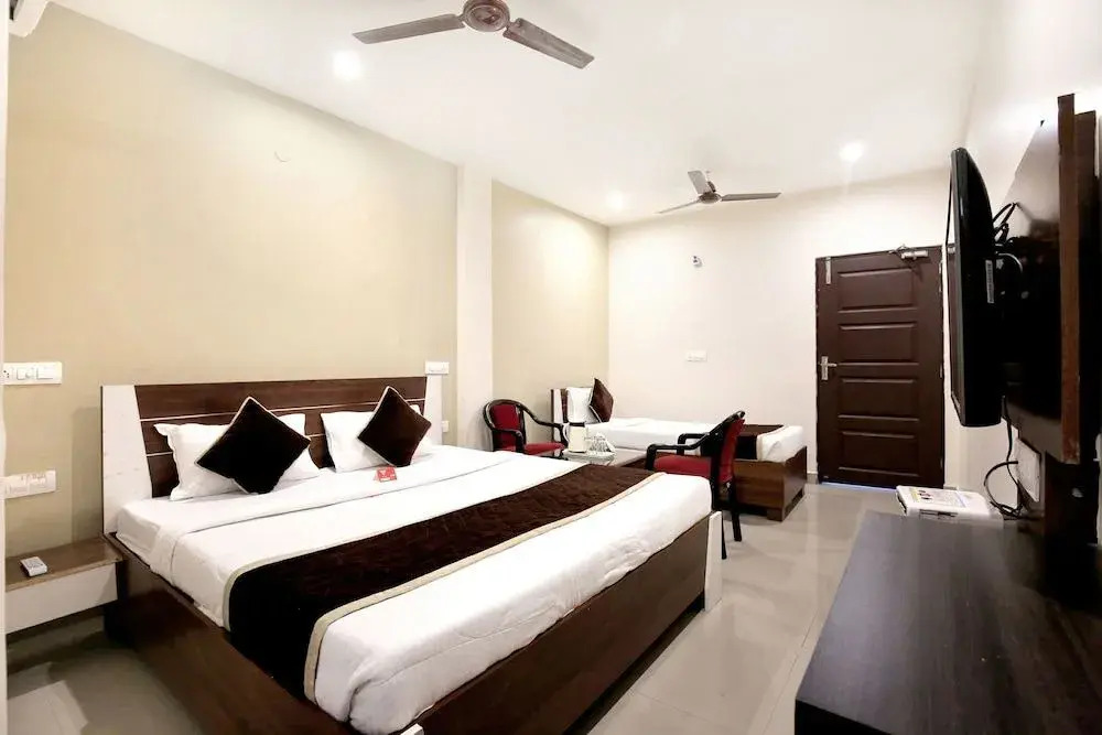 Collection O by OYO White Stone Residency