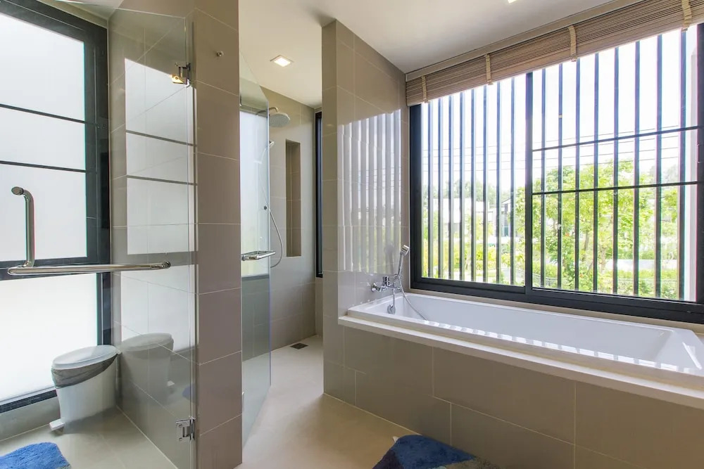 4 Bdr Villa with Cinema in Laguna 800m to Beach