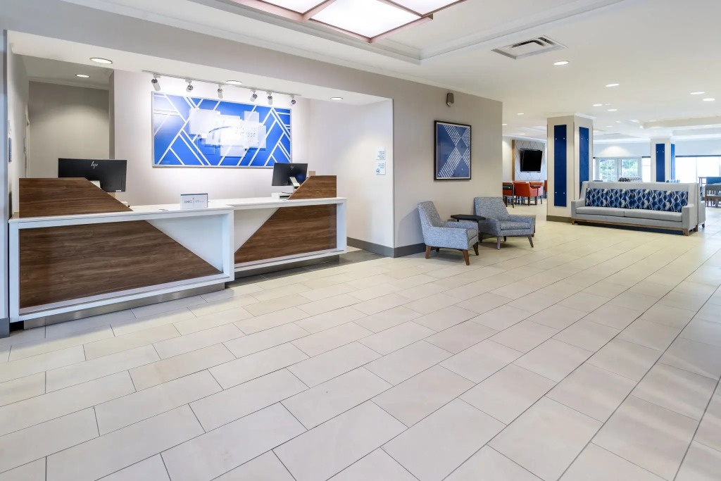 Holiday Inn Express & Suites Columbus at Northlake by IHG