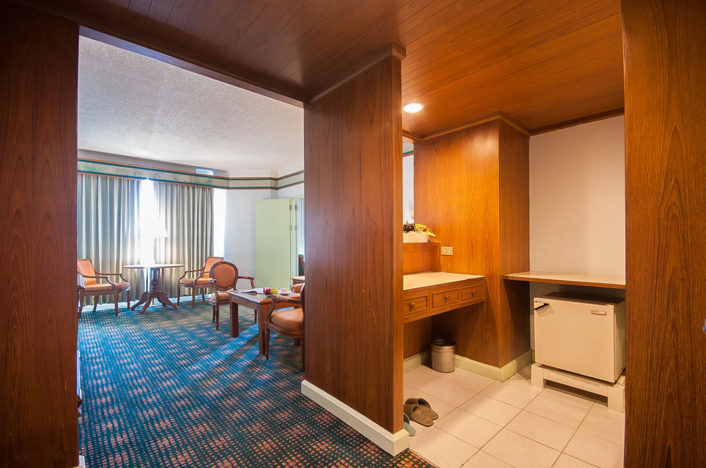 Diamond Plaza Hotel