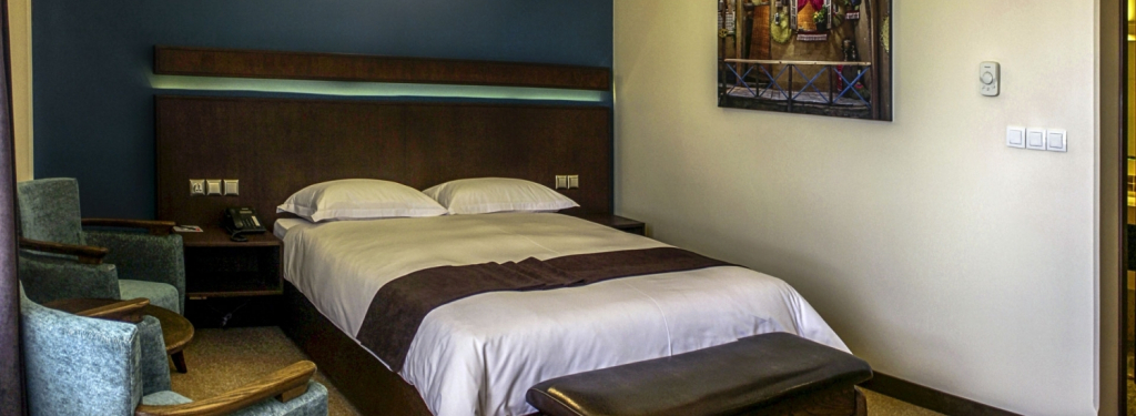 Eskan Alvand Hotel