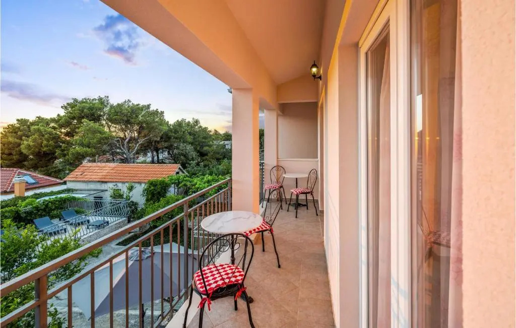 Awesome Home In Razanj