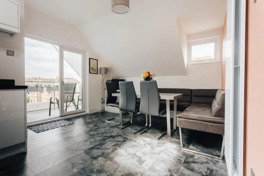 Private Two Bedroom Residence in Southbourne - Private Parking - Off the High Street - Minutes Away from the Beach