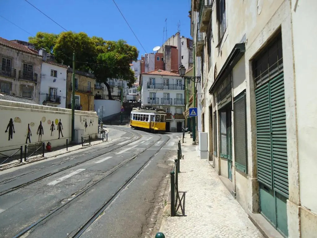 Alfama 2 You