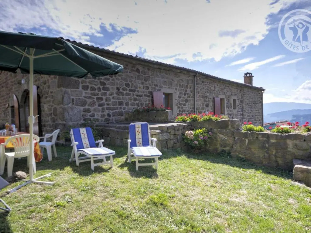 Gîte Authentique 16e Siècle avec Cheminée Près de Burdignes - FR-1-496-101