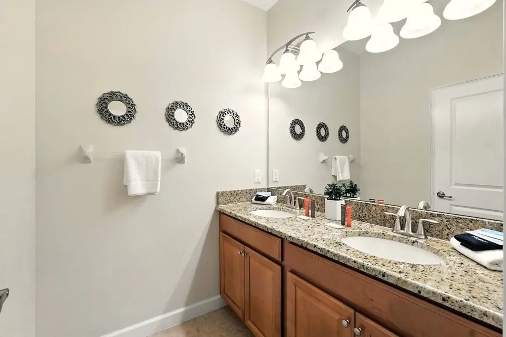 Vibrant 5BR Family Retreat in Storey Lake!