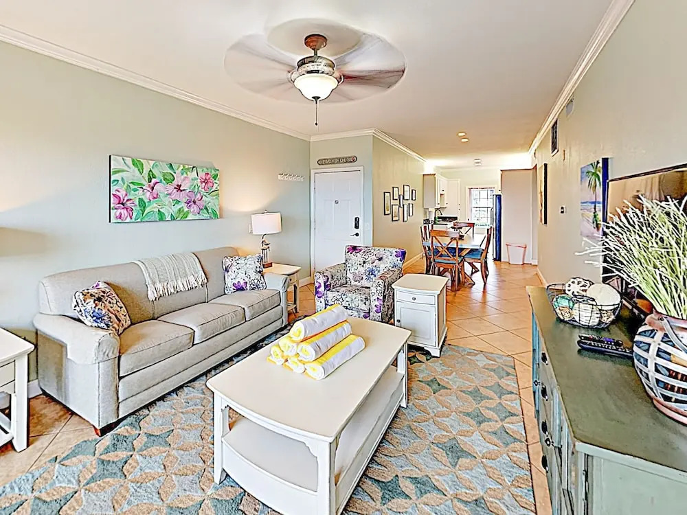 New Listing! Gulf Tropicana - Beach Access & Pools 2 Bedroom Condo