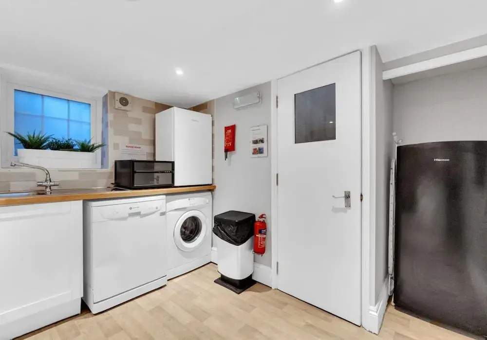 Central Pier Place - Large Group House Sleeps up to 16