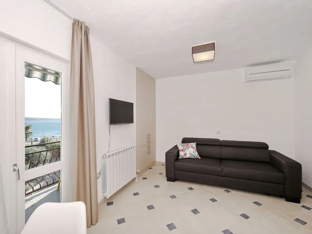 Charming Apartment Directly on the Sea, Whirlpool and Sauna, Beautiful Garden