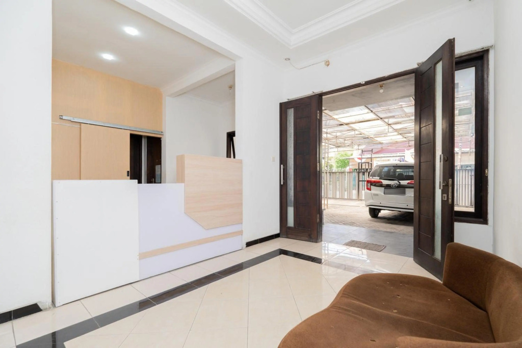 RedDoorz At Nginden Surabaya