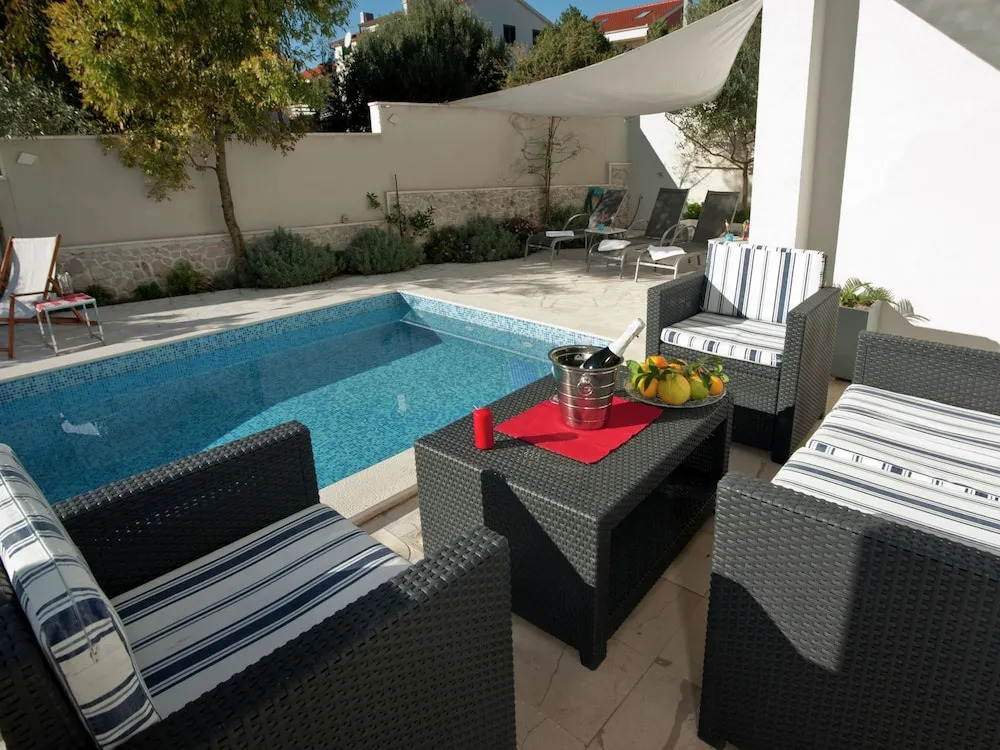 Holiday Home in Okrug Gornji Near the Sea