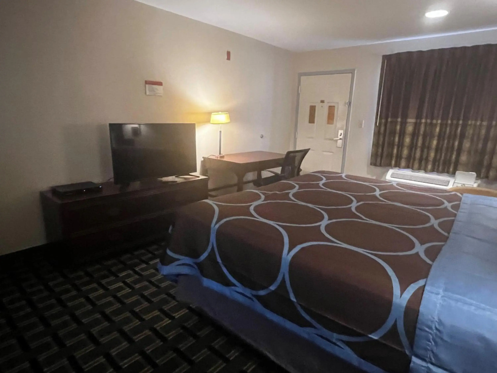 Super 8 by Wyndham Baytown I-10