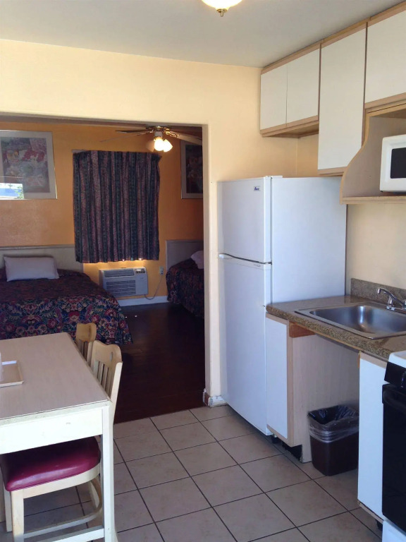 Deluxe Inn