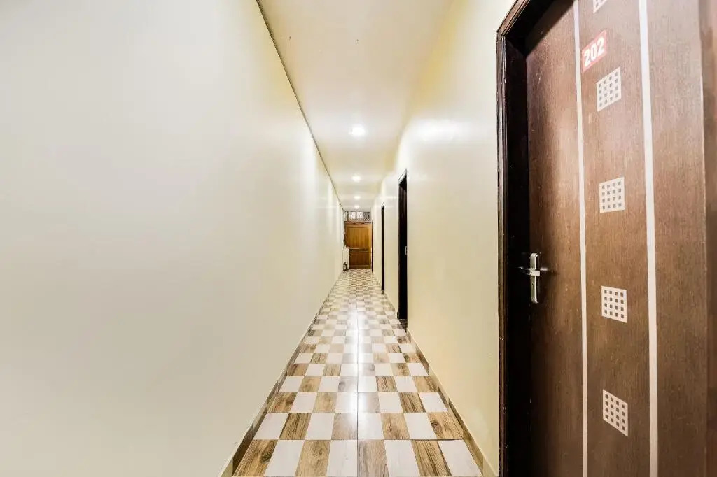 Royal Continental by OYO Rooms