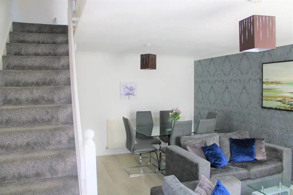 Beautiful 3 bed house Sleeps 6 Free Parking!