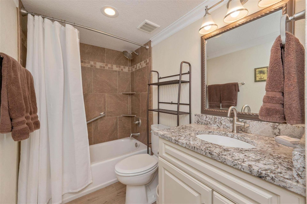Shoreline Towers 2084 2 Bedroom Condo