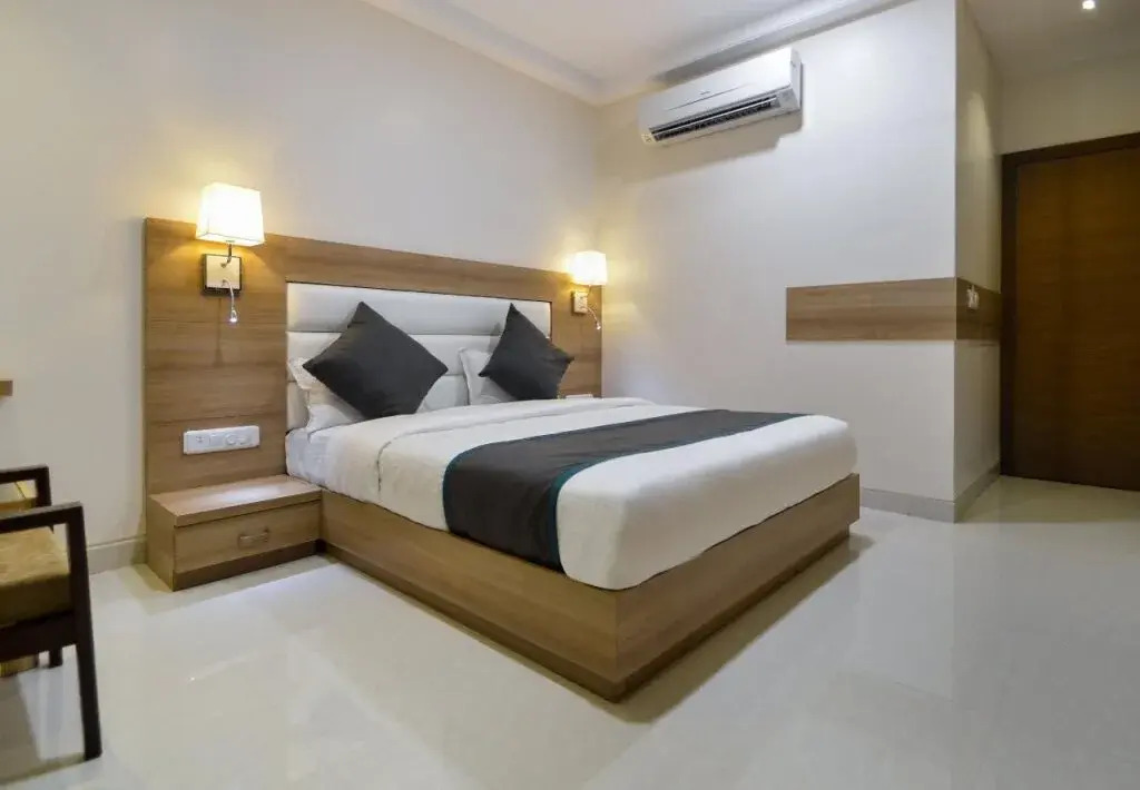 Hotel Fragrance By OYO Rooms